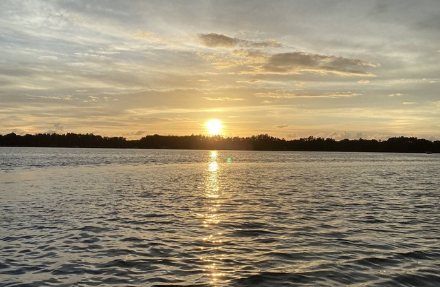 Lakehouse - Bring your small boat, jet ski or use our kayaks!