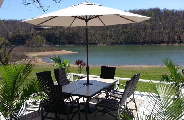 Lakehouse has Spectacular View plus Easy Access!