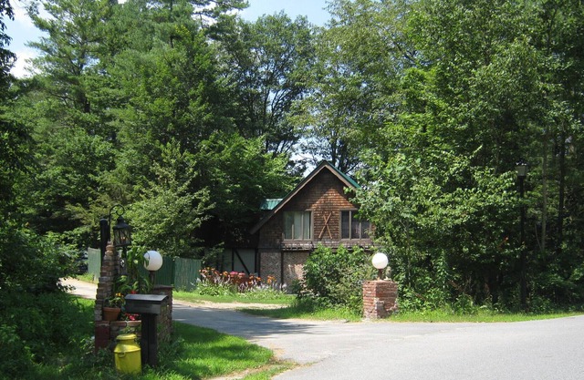 Lakehouse in wooded, Land Setting