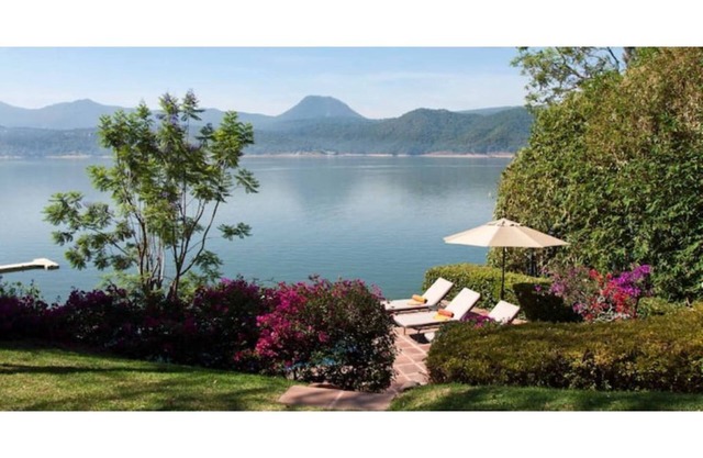 Lakehouse with private dock CASA LAGO - LA PEÑA