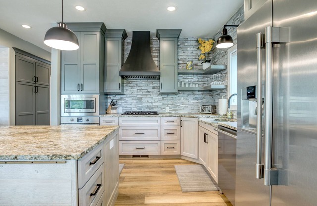 🏞️ Lakemore Resort - New Luxury Lakefront Gray House!