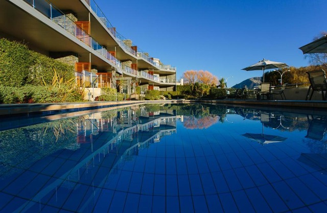 Lakeside Apartments