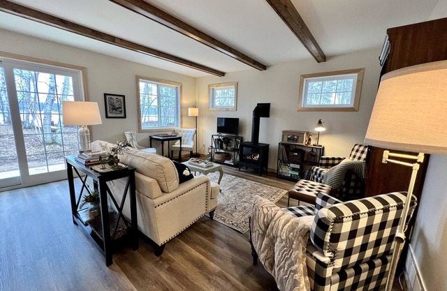 Lakeside cabin near Itasca, Heartland bike trail, ATV trails, golf courses