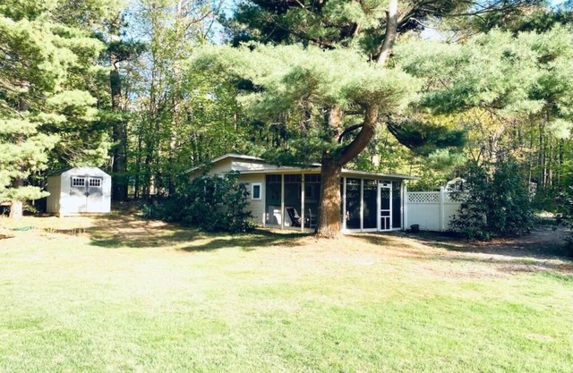 Lakeside Cottage - Right across of Westside County Park with lake access
