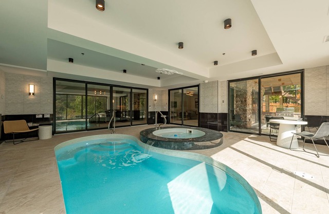 Lakeside Luxury w/Pool, Hot Tub & Views