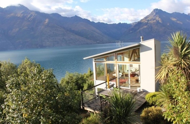 Lakeside Maisonette - absolute lakefront