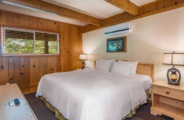Lakeside Oasis w/Balcony | Perfect for Nature Lovers & Adventure Seekers
