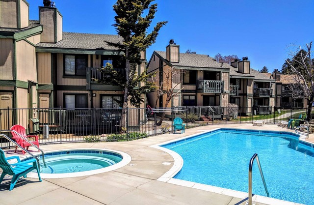 Lakeside Retreat Condo - Walk to Lake, Fireplace, Deck, Swimming Pool