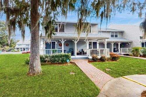 Lakeside Serenity Retreat