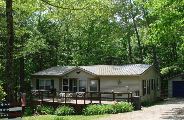 LAKETIME FUN 2 MILES FROM PARIS LANDING STATE PARK AND MARINA
