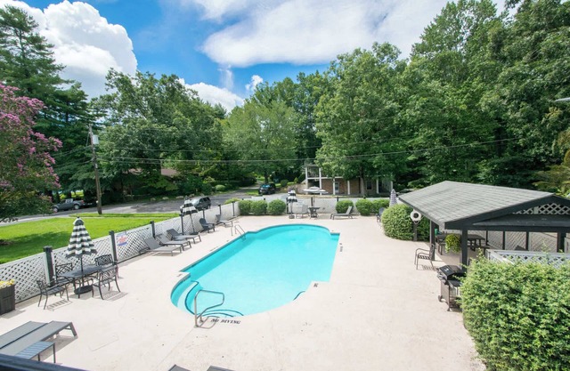 Lakeview 1BR Condo w/Deck | Walk to Village