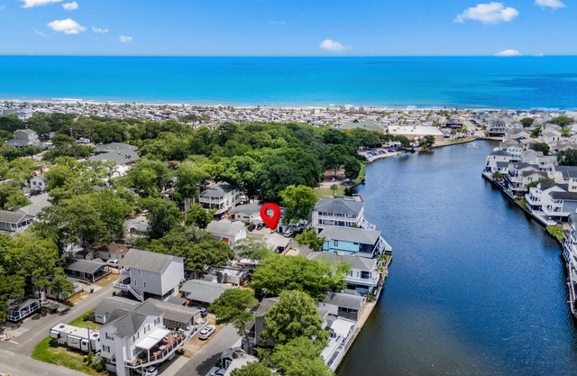 Lakeview Getaway: Ground-Level 3BR Near Beach