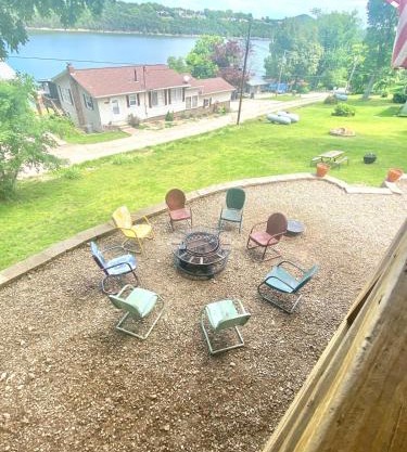 Lakeview Landing! 2 min walk to lake, boat parking