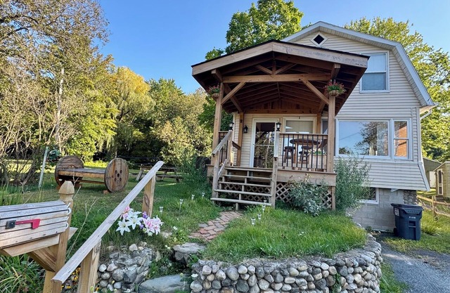 Lakeview Oasis -sunset view, king bed, fireplace,fishing, boat cruise, kayak.