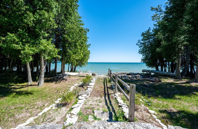 Lakeview OasisnFormerly Kinsey Bay Lakeshore Home