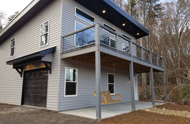 Lakeview on Lake Lanier. Garage apartment