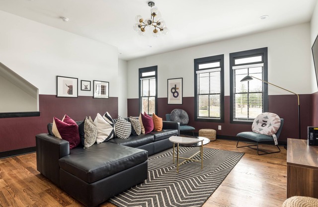 Lambert & Reba by AvantStay | Stylish 2 Home Buyout in Heart of Nashville