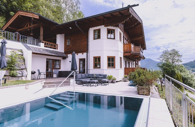 Landhaus Lodges Kaprun - Franz, infinity pool & garden