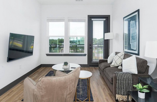 Landing | Amazing 1BD, Pool, Clubhouse