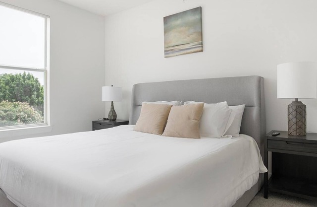 Landing | Amazing 1BD, Courtyard, Clubhouse