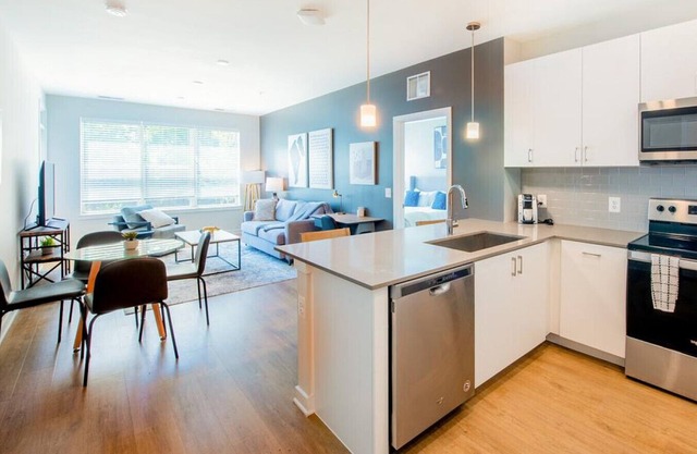 Landing at Avalon Foundry Row - 2 Bedrooms in Downtown Owings Mills