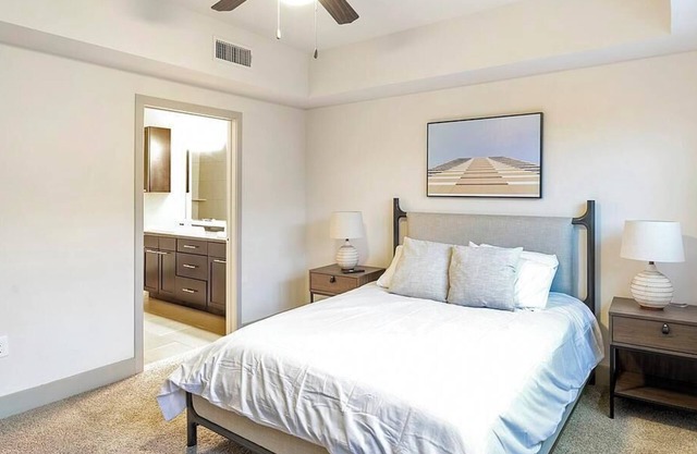 Landing at Bellrock Bishop Arts - 1 Bedroom in Oak Cliff