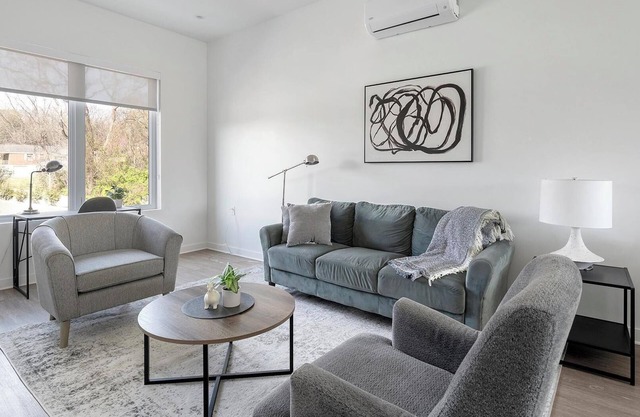Landing at Flats at Donelson - 2 Bedrooms in Do.