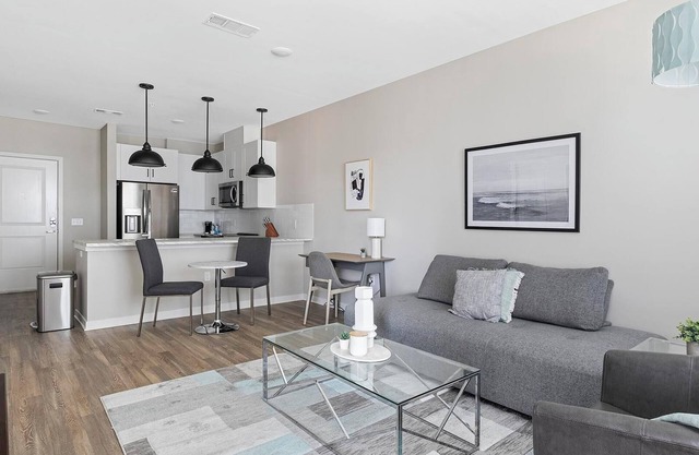 Landing at Laurel at Dry Creek - 1 Bedroom in E.