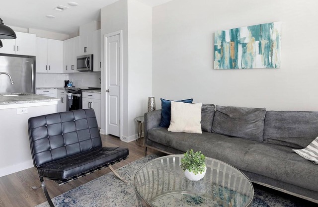 Landing at Laurel at Dry Creek - 1 Bedroom in E.