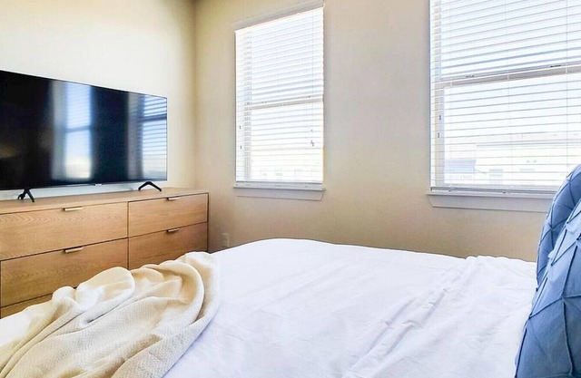 Landing at Regency RidgeGate - 2 Bedrooms in Downtown Lone Tree