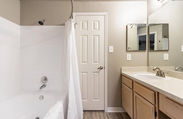 Landing at The Station at MacArthur - 1 Bedroom in Las Colinas