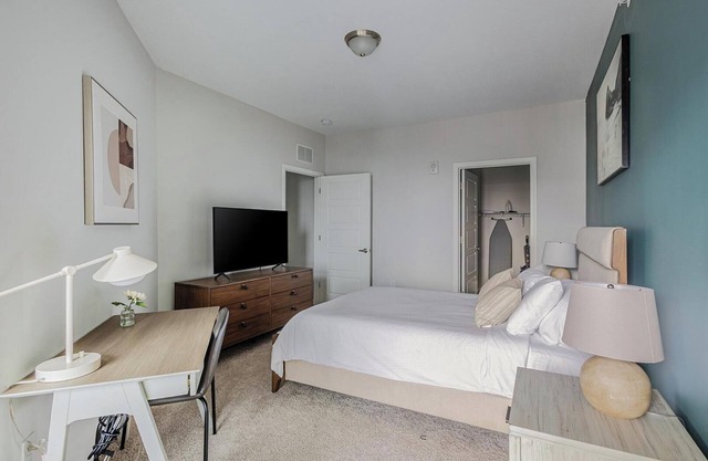 Landing | Beautiful 1BD, Clubhouse, Pool