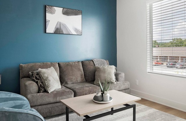 Landing | Beautiful 1BD, Rooftop Lounge