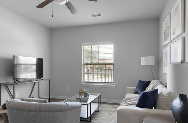 Landing | Chic 1BD, Gym, Pool