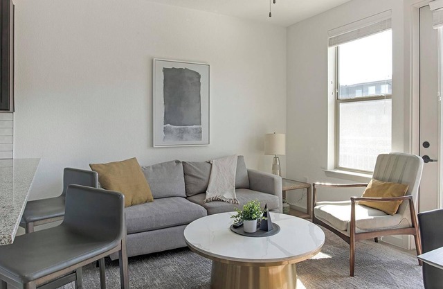 Landing | Chic 1BD, Pool, Clubhouse