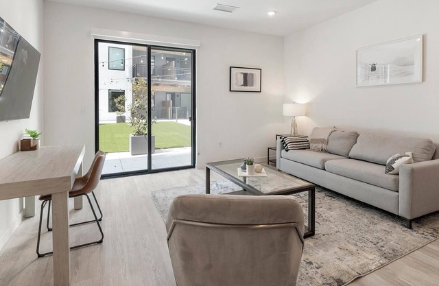 Landing | Chic 1BD, Rooftop Lounge, Courtyard