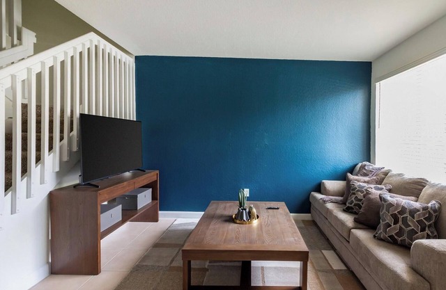 Landing | Chic 3BD, Pool