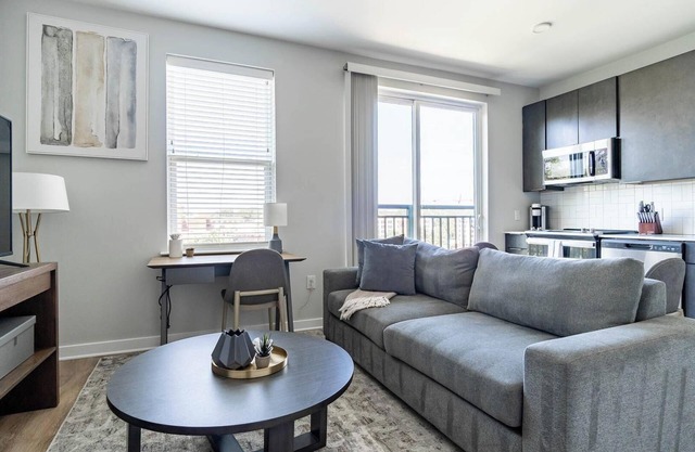 Landing | Chic Studio, Courtyard, Gym
