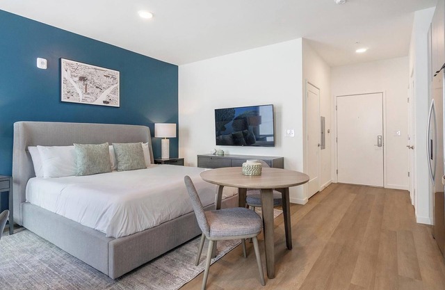 Landing | Incredible Studio, Rooftop Lounge, Gym