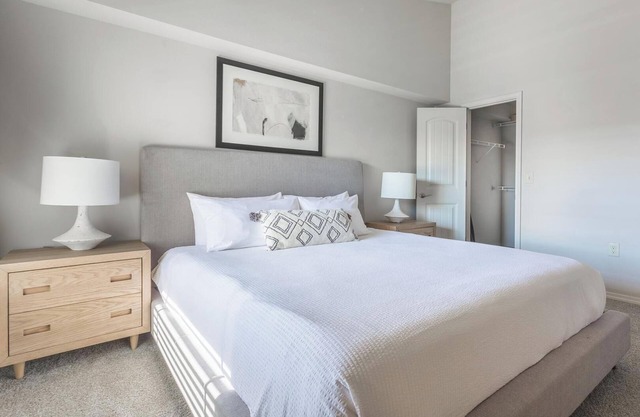 Landing | Incredible 2BD, Pool, Gym