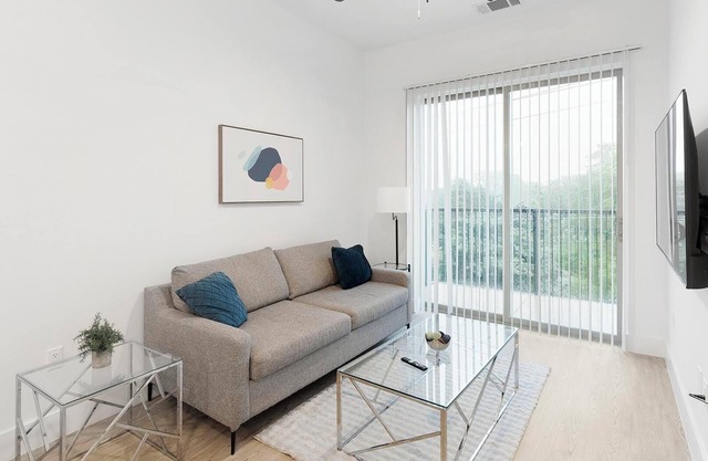Landing | Modern 1BD in Denton