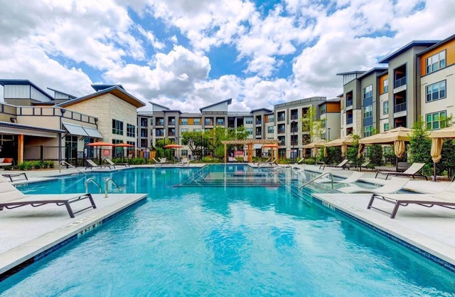 Landing | Modern 1BD, Gym, Pool