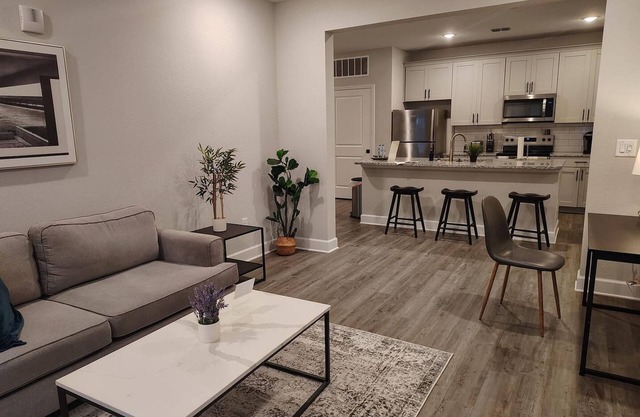 Landing | Modern 2BD, Pool, Gym