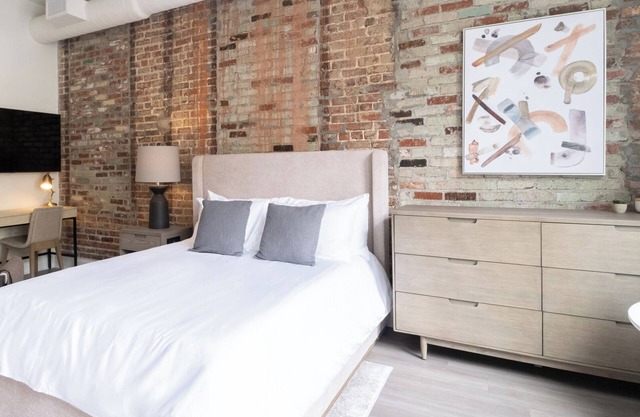 Landing | Spectacular Studio in Five Points South