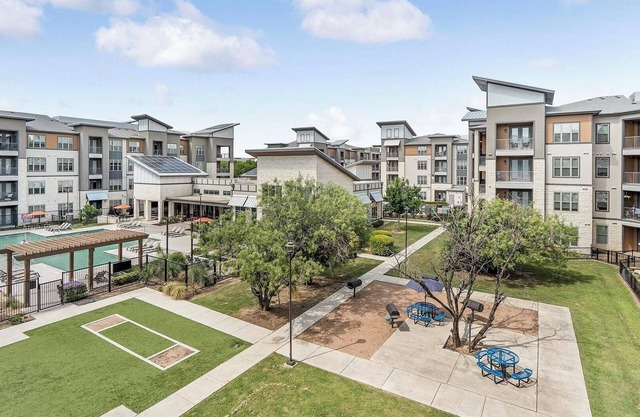 Landing | Spectacular 2BD, Courtyard, Pool