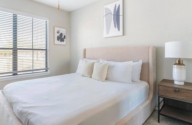 Landing | Stunning 1BD, Gym, Pool