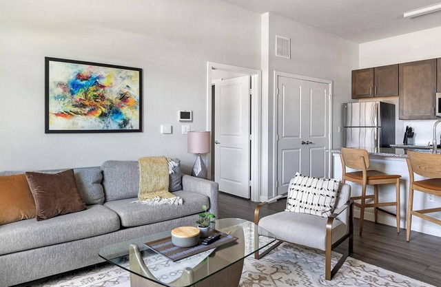 Landing | Stunning 1BD, Gym, Pool