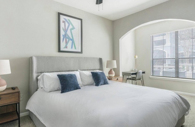 Landing | Stunning 1BD, Pool, Gym