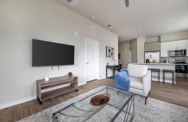 Landing | Stunning 2BD, Gym, Clubhouse