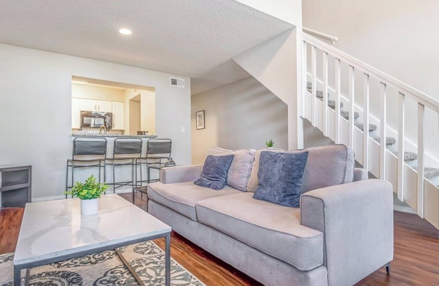 Landing | Stunning 2BD, Pool, Gym